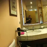 Casa de Férias La Découverte, Jacuzzi, Sauna, Et Terrasse Avec Vue Sur à La Campagne Entre Toulouse Et Auch