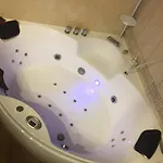 La Découverte, Jacuzzi, Sauna, Et Terrasse Avec Vue Sur à La Campagne Entre Toulouse Et Auch *