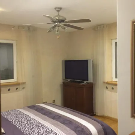 La Decouverte, Jacuzzi, Sauna, Et Terrasse Avec Vue Sur A La Campagne Entre Toulouse Et Auch Holiday home