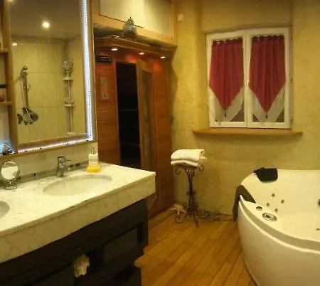 La Decouverte, Jacuzzi, Sauna, Et Terrasse Avec Vue Sur A La Campagne Entre Toulouse Et Auch 度假居