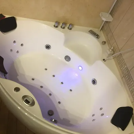 La Découverte, Jacuzzi, Sauna, Et Terrasse Avec Vue Sur à La Campagne Entre Toulouse Et Auch *