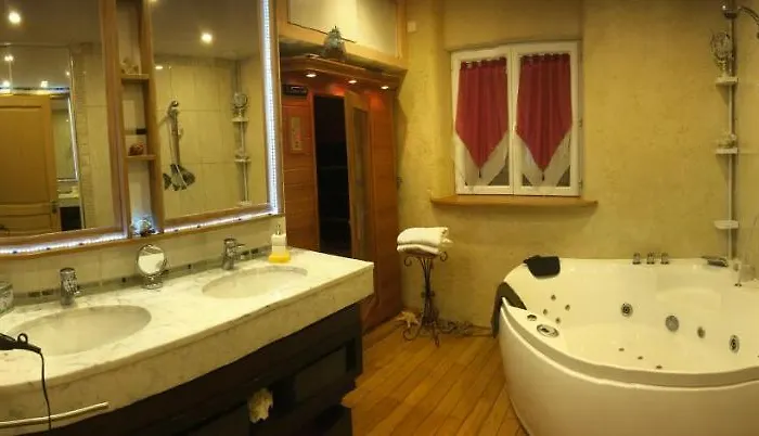 La Decouverte, Jacuzzi, Sauna, Et Terrasse Avec Vue Sur A La Campagne Entre Toulouse Et Auch בית נופש