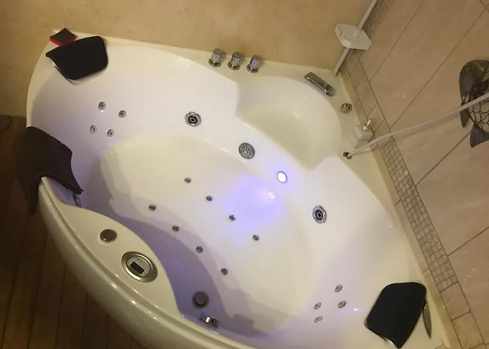 La Decouverte, Jacuzzi, Sauna, Et Terrasse Avec Vue Sur A La Campagne Entre Toulouse Et Auch *