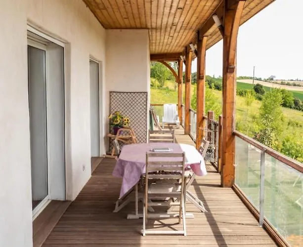 La Decouverte, Jacuzzi, Sauna, Et Terrasse Avec Vue Sur A La Campagne Entre Toulouse Et Auch Catonvielle