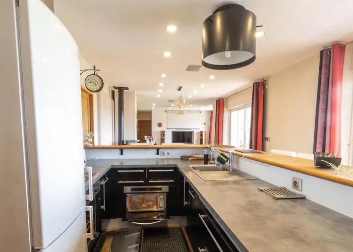 La Decouverte, Jacuzzi, Sauna, Et Terrasse Avec Vue Sur A La Campagne Entre Toulouse Et Auch *